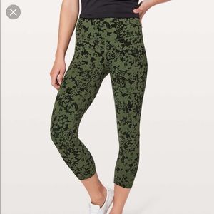 Green and black crop aligns